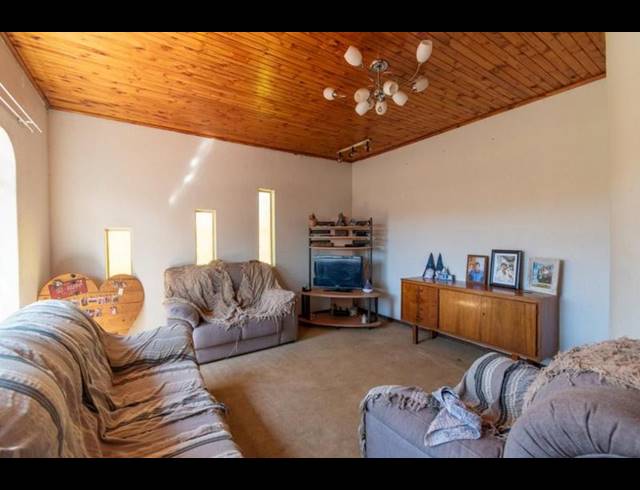 3 BEDROOM HOUSE FOR SALE IN FALCON RIDGE